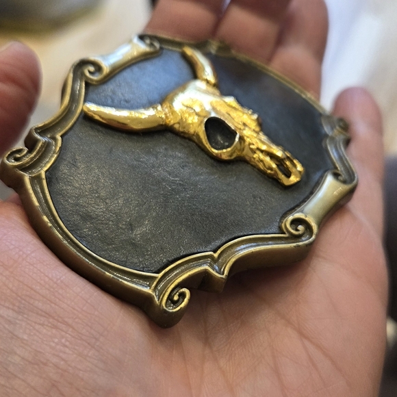 Vintage 1978 Raintree Black And Gold Belt Buckle With Bull Skull - Picture 2 of 6